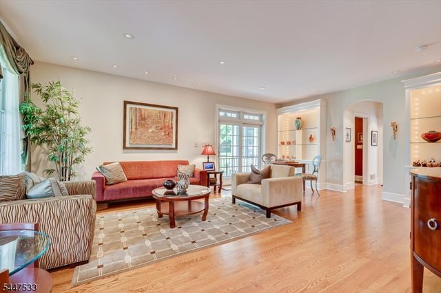 4 Edgewood Rd, Edison Twp., NJ 08820