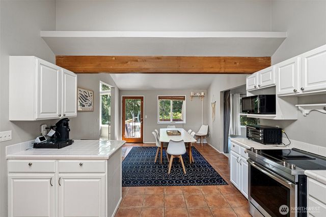 41 E Westlake Place, Allyn, WA 98524