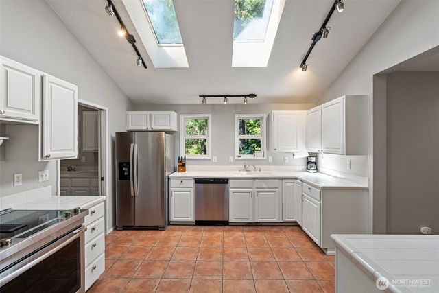 41 E Westlake Place, Allyn, WA 98524