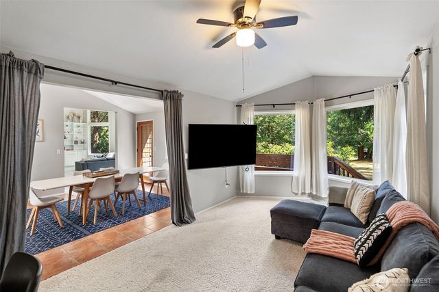 41 E Westlake Place, Allyn, WA 98524