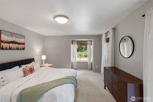 41 E Westlake Place, Allyn, WA 98524