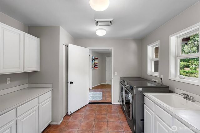 41 E Westlake Place, Allyn, WA 98524