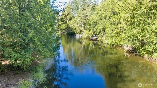 41 E Westlake Place, Allyn, WA 98524