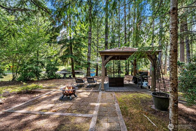 41 E Westlake Place, Allyn, WA 98524