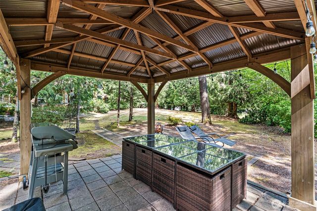 41 E Westlake Place, Allyn, WA 98524