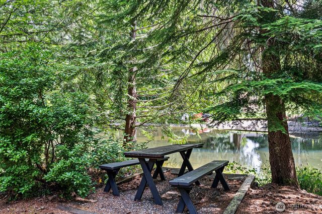 41 E Westlake Place, Allyn, WA 98524