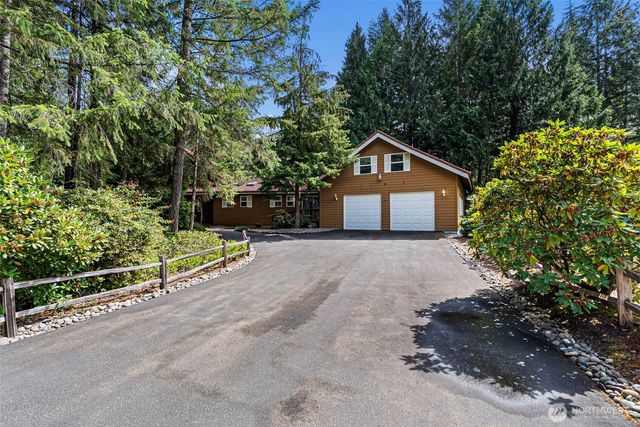 41 E Westlake Place, Allyn, WA 98524