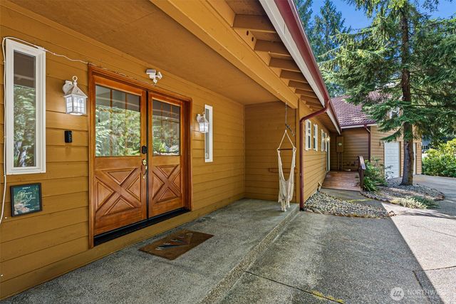 41 E Westlake Place, Allyn, WA 98524