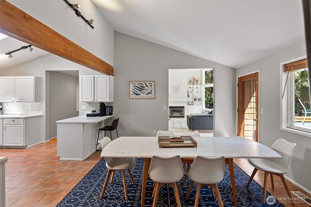 41 E Westlake Place, Allyn, WA 98524