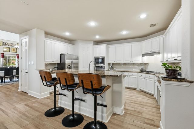 9050 Dillon Trail, Irving, TX 75063