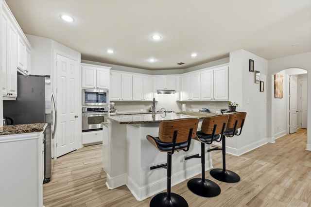 9050 Dillon Trail, Irving, TX 75063