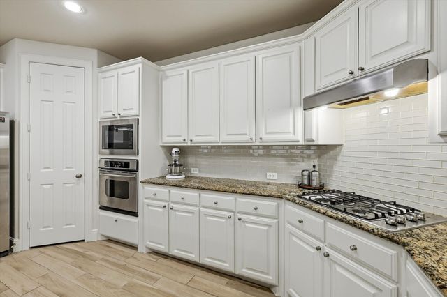 9050 Dillon Trail, Irving, TX 75063