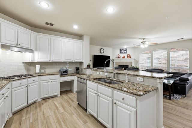 9050 Dillon Trail, Irving, TX 75063