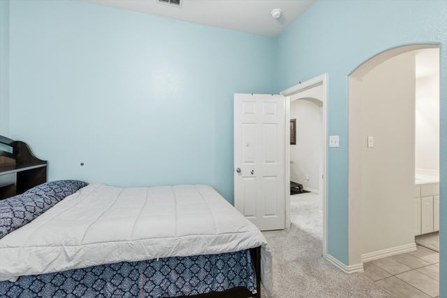 9050 Dillon Trail, Irving, TX 75063