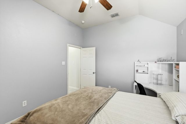 9050 Dillon Trail, Irving, TX 75063