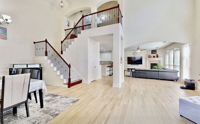 9050 Dillon Trail, Irving, TX 75063