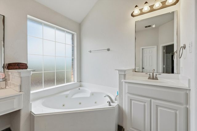 9050 Dillon Trail, Irving, TX 75063