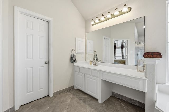 9050 Dillon Trail, Irving, TX 75063