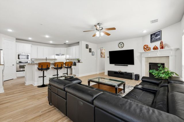 9050 Dillon Trail, Irving, TX 75063