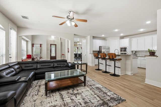 9050 Dillon Trail, Irving, TX 75063