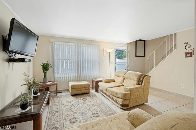 210 Caldwell Ave, Paterson City, NJ 07501