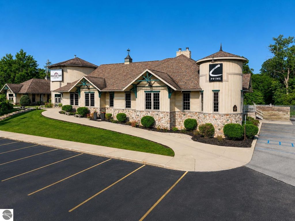 Image 1 of property listing at 506 W Broadway, Mt Pleasant, MI 48858