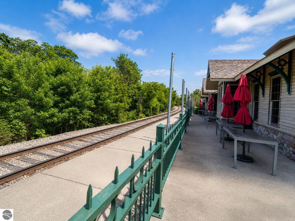 Image 15 of property listing at 506 W Broadway, Mt Pleasant, MI 48858