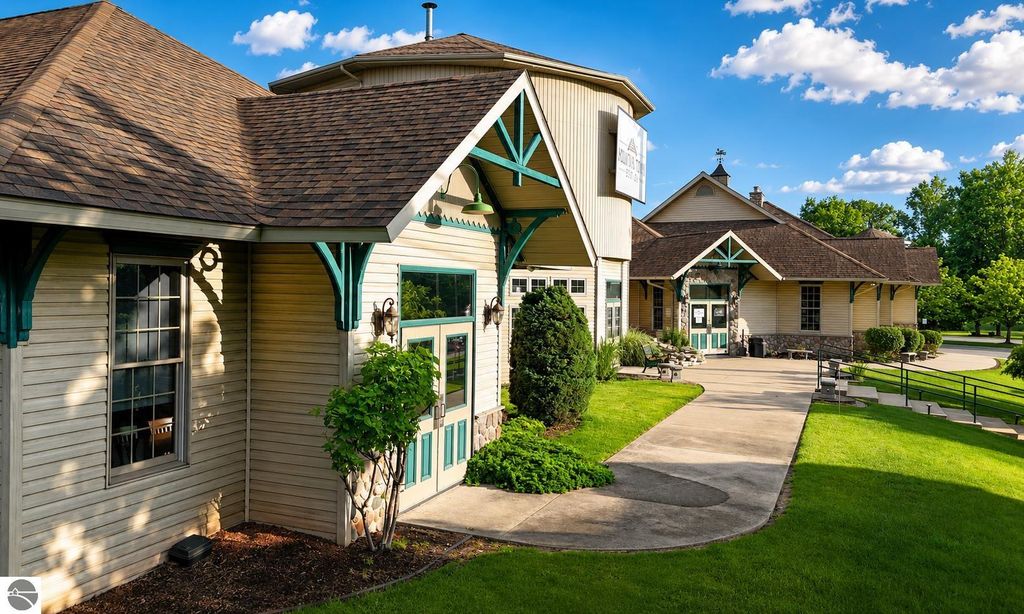 Image 3 of property listing at 506 W Broadway, Mt Pleasant, MI 48858