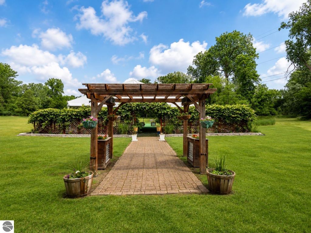 Image 31 of property listing at 506 W Broadway, Mt Pleasant, MI 48858
