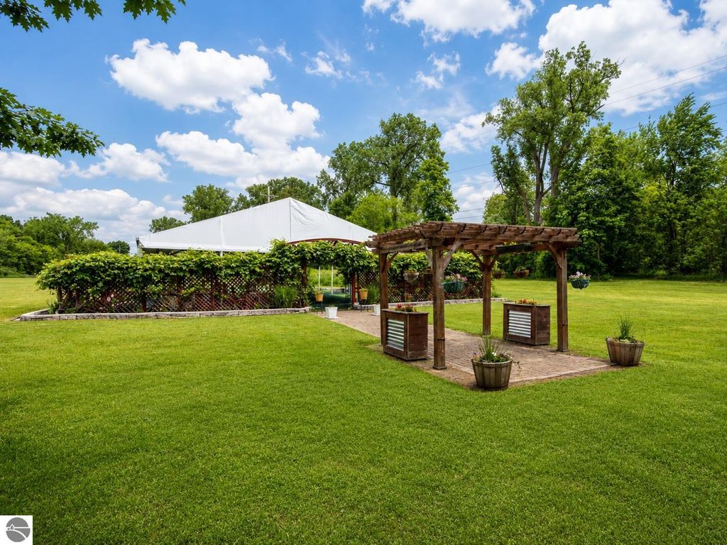 Image 32 of property listing at 506 W Broadway, Mt Pleasant, MI 48858
