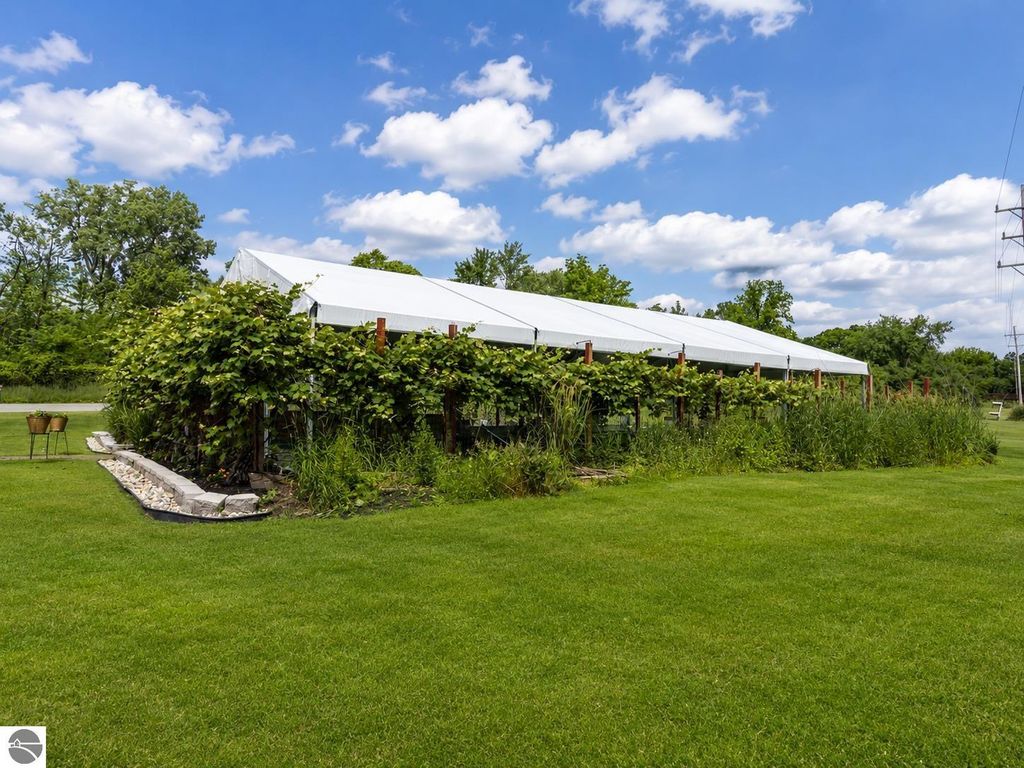Image 35 of property listing at 506 W Broadway, Mt Pleasant, MI 48858