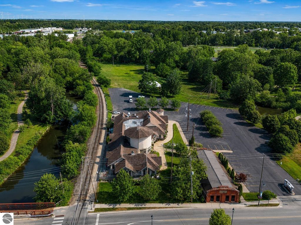 Image 38 of property listing at 506 W Broadway, Mt Pleasant, MI 48858