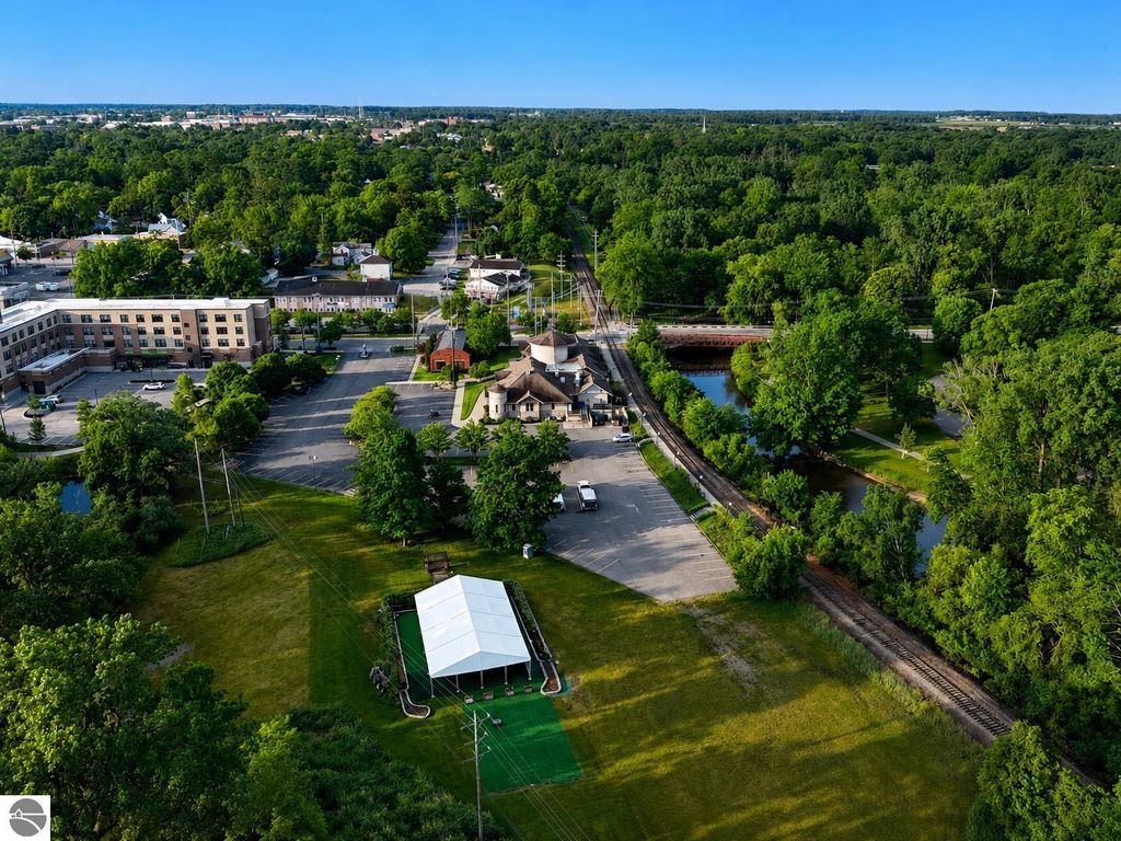 Image 39 of property listing at 506 W Broadway, Mt Pleasant, MI 48858