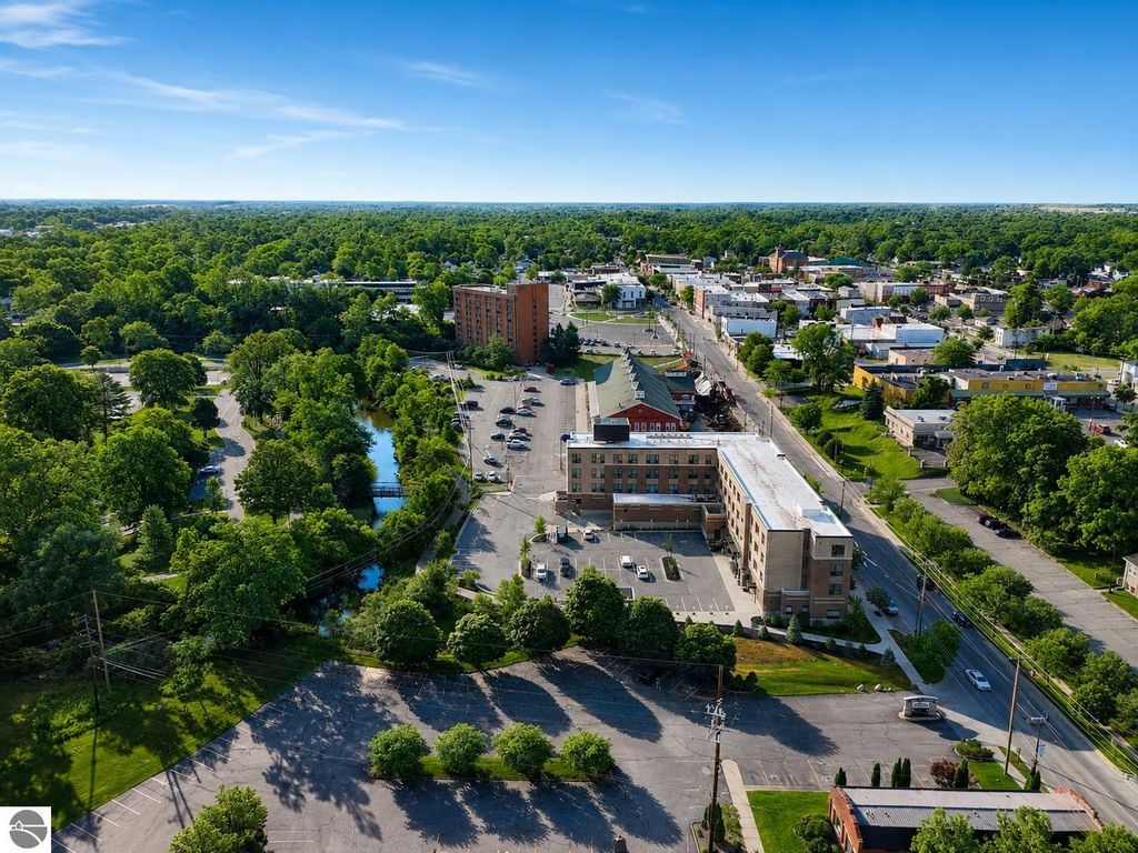 Image 40 of property listing at 506 W Broadway, Mt Pleasant, MI 48858