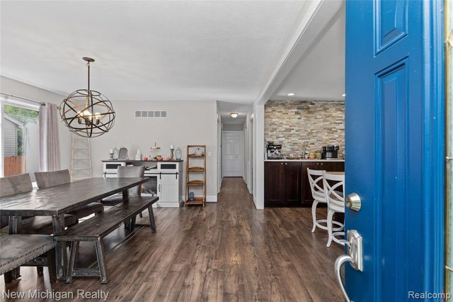 1670 Heritage Drive, Canton, MI 48188