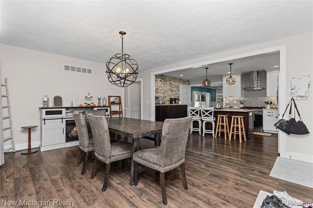 1670 Heritage Drive, Canton, MI 48188