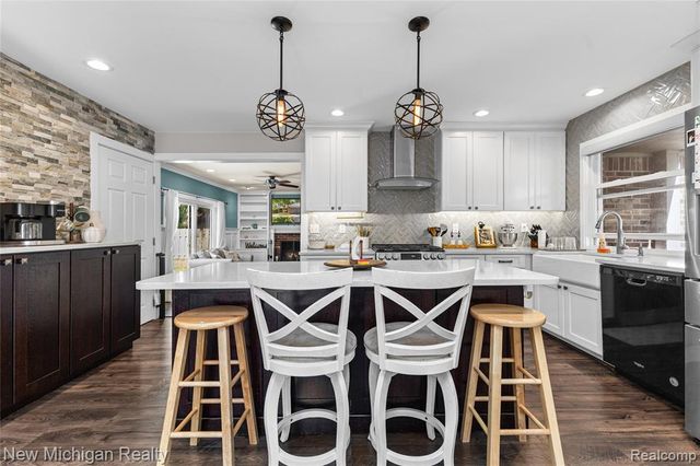 1670 Heritage Drive, Canton, MI 48188
