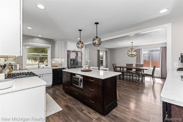 1670 Heritage Drive, Canton, MI 48188