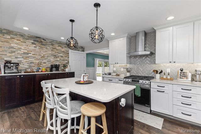 1670 Heritage Drive, Canton, MI 48188
