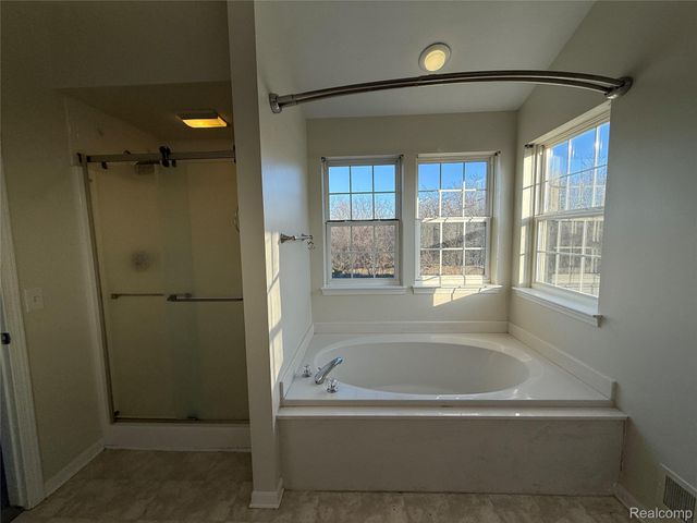 4377 Brighton Drive, Grand Blanc Charter Township, MI 48439