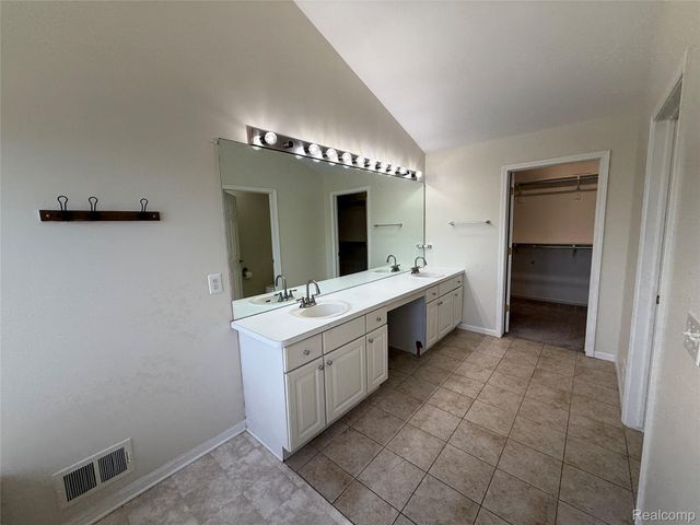 4377 Brighton Drive, Grand Blanc Charter Township, MI 48439