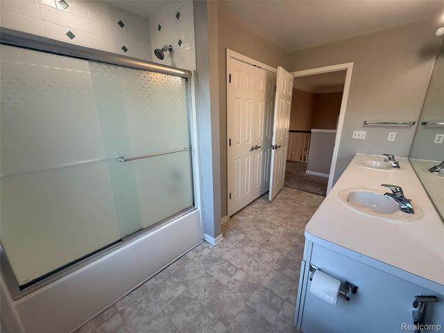 4377 Brighton Drive, Grand Blanc Charter Township, MI 48439