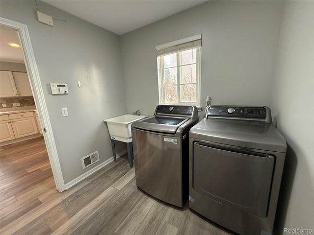 4377 Brighton Drive, Grand Blanc Charter Township, MI 48439