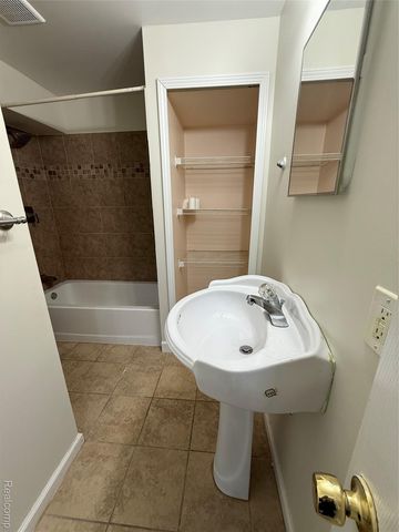 4377 Brighton Drive, Grand Blanc Charter Township, MI 48439