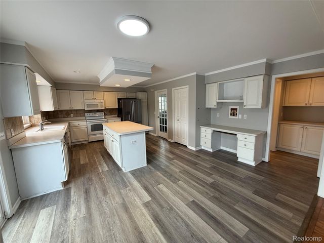 4377 Brighton Drive, Grand Blanc Charter Township, MI 48439