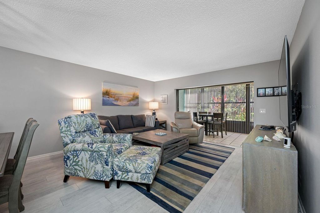 Image 21 of property listing at 703 OAKVIEW DRIVE 703, Bradenton, FL 34210