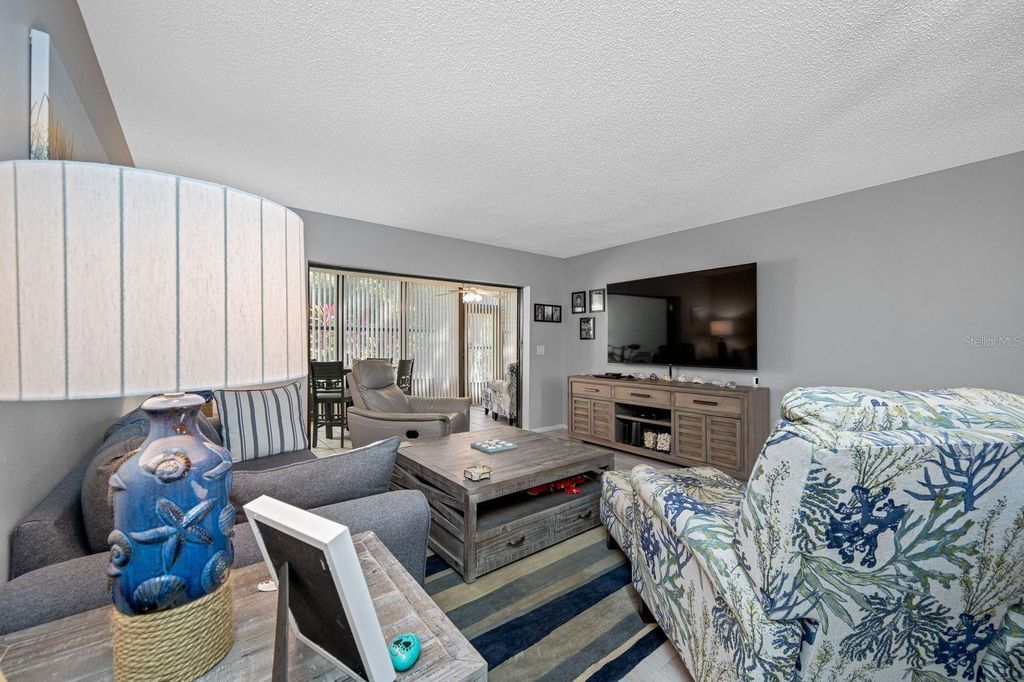 Image 22 of property listing at 703 OAKVIEW DRIVE 703, Bradenton, FL 34210