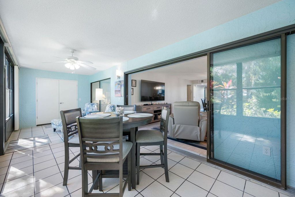 Image 33 of property listing at 703 OAKVIEW DRIVE 703, Bradenton, FL 34210