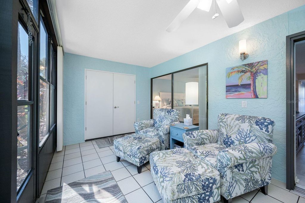 Image 35 of property listing at 703 OAKVIEW DRIVE 703, Bradenton, FL 34210