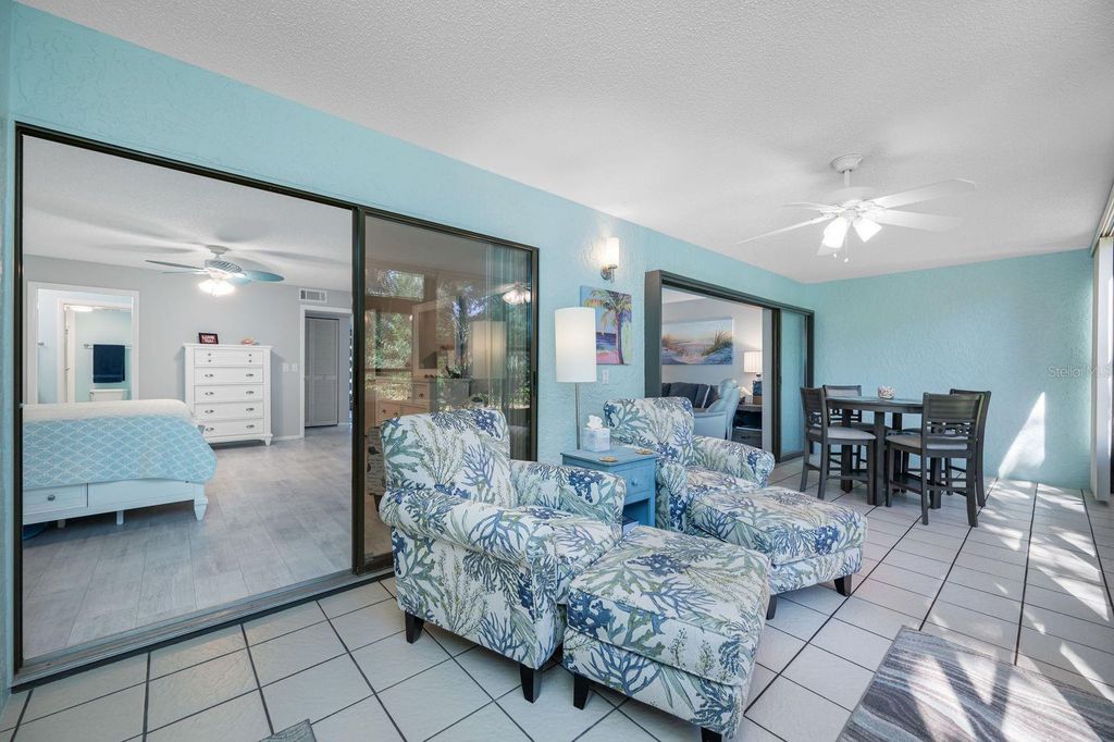 Image 36 of property listing at 703 OAKVIEW DRIVE 703, Bradenton, FL 34210